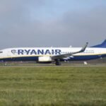 Hatalmas felfordulás, vállalhatatlanul viselkedő utasok a Ryanair egyik angliai járatán – volt, aki a folyosón vizelt