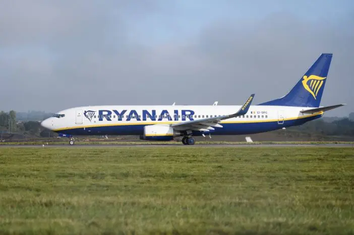 Hatalmas felfordulás, vállalhatatlanul viselkedő utasok a Ryanair egyik angliai járatán - volt, aki a folyosón vizelt 3