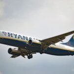 Botrányosan viselkedett az egyik utas a Ryanair manchesteri járatán „két órán át tartó káoszt” okozva
