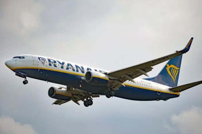 Botrányosan viselkedett az egyik utas a Ryanair manchesteri járatán „két órán át tartó káoszt” okozva