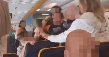 A kisgyerekek többen elsírták magukat: verekedés tört ki a Ryanair egyik nagy-britanniai járatán