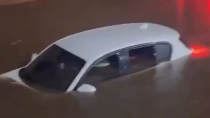 Vészhelyzet Dél-Walesben, életveszélyes áradások és tomboló szélviharok Angliában a Claudia vihar közepette