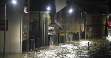 Újabb hatalmas vihar Nagy-Britanniában: ezreknek kellett elhagyniuk otthonaikat