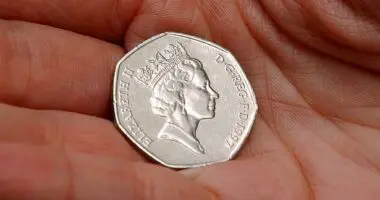 Több, mint £400-ot is érhet ez a ritka 50p-s érme, úgyhogy érdemes szétnézni a pénztárcánkban