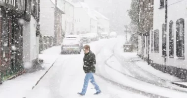 Háromnapos havazás jöhet Angliában, áradások sújtják Manchester térségét és számos repülőjáratot töröltek