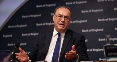 "Javul a helyzet" Nagy-Britanniában – a Bank of England hivatalos előrejelzése, hogy mire számíthatunk