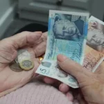 Akik most még dolgoznak Nagy-Britanniában és 20-30 év múlva mennek nyugdíjba, azokra rosszabb sors vár, mint a mostani nyugdíjasokra