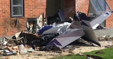 Lakóépületbe csapódott egy repülőgép Angliában, Oxfordshire területén