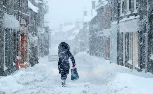 Az év első nagy vihara csap le holnap Angliában: hóviharokkal és ónos esővel érkezik a Goretti vihar