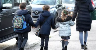 630 ezer gyermek sorsa múlhat ezen a döntésen – megszüntetik a kétgyermekes korlátot Nagy-Britanniában?