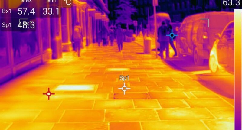 Rekordhőség Londonban: 57 fokosra forrósodtak a járdák, több kórházban kritikus a helyzet