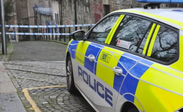 Tinédzser fiút erőszakoltak meg Paisley városközpontjában - a brit rendőrség hajtóvadászatot indított