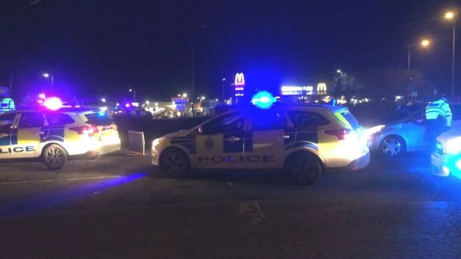 Agyonlőttek egy anyát és lányát egy ház előtt Dél-Angliában 2