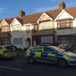 Nyílpuskával lőttek hasba egy terhes anyukát Londonban, saját otthonában