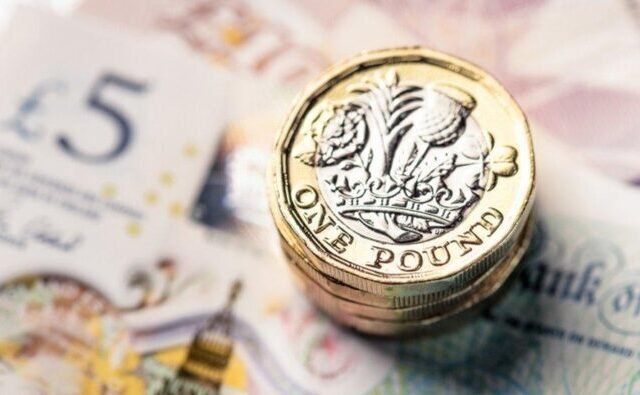 Jelentős mértékben emelkedhet a minimálbér Nagy-Britanniában, és a fiatalok akár még ennél is jobban járhatnak