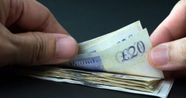 Durván évi 4000 fonttal kereshetnének többet a Nagy-Britanniában dolgozó emberek egy új jelentés szerint...