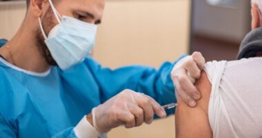 koronavírus oltás Anglia