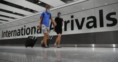 Friss hírek az Angliából külföldre utazás és a „zöld listás” országok kapcsán