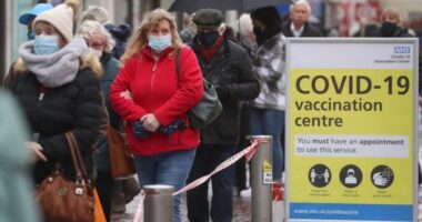 Újabb jó hír: Mától 3-asra csökkentették a Covid készültségi szintet Nagy-Britanniában