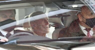 Kiengedték a királynő férjét a kórházból: az első képek a 99 éves Fülöp hercegről