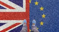2.6 millió EU állampolgár tartózkodása, és munkához és egészségügyi ellátáshoz való joga kerül veszélybe Nagy-Britanniában, sőt akár kitoloncolhatják őket