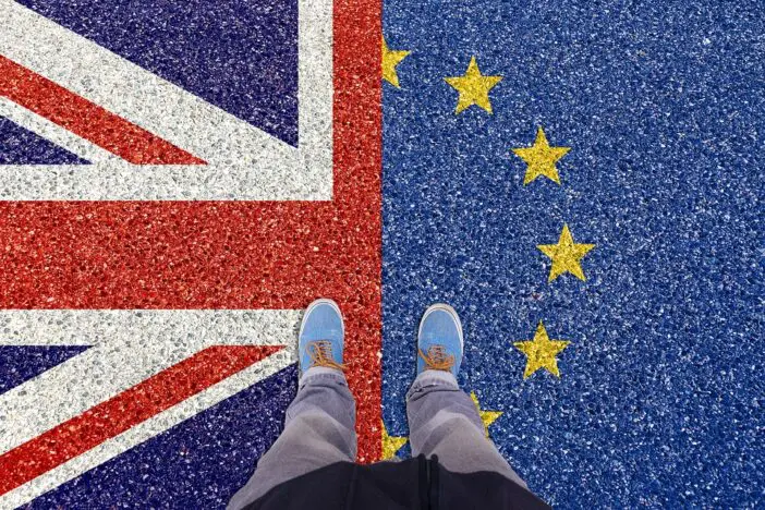 2.6 millió EU állampolgár tartózkodása, és munkához és egészségügyi ellátáshoz való joga kerül veszélybe Nagy-Britanniában, sőt akár kitoloncolhatják őket 3