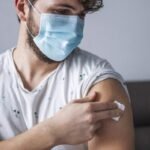 Következő hónaptól jön a 3. Covid oltás Nagy-Britanniában