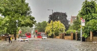 Hatalmas eső és árvizek Londonban: több helyen 1 havi csapadék esett pár óra alatt