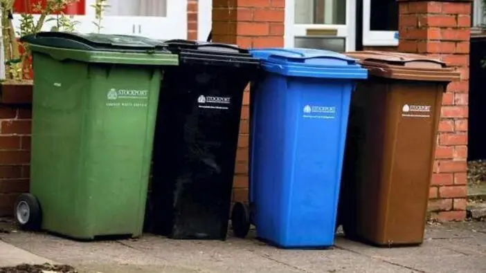 £400-ra büntették meg őket, mert rosszkor vitték ki a kukát