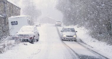 Leesett az első nagyobb hó Nagy-Britannia számos részén: volt, ahol egy kocsmát majdnem el is temetett (képek)