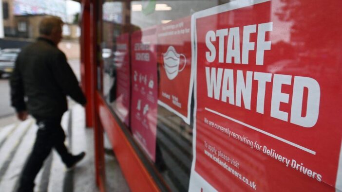 Vagy 1 millió dolgozó hiányozhat Nagy-Britanniában a munkaerőpiacról: hatalmas a munkaerőhiány, de hova lettek ennyien? 3