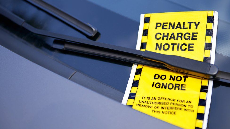 Szuper hír: jelentősen csökken a parkolási bírságok összege és változnak a velük kapcsolatos szabályok Angliában és Walesben 3