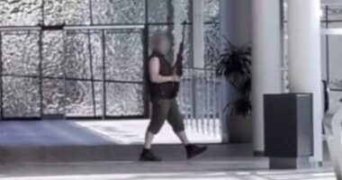 Egy fegyveres tüzet nyitott a vásárlókra egy forgalmas bevásárlóközpontban Koppenhágában - eddig 3 halott és az sem kizárt, hogy terrorcselekmény volt