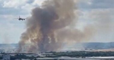 Tűz ütött ki Nagy-Britannia legnagyobb repülőtere mellett