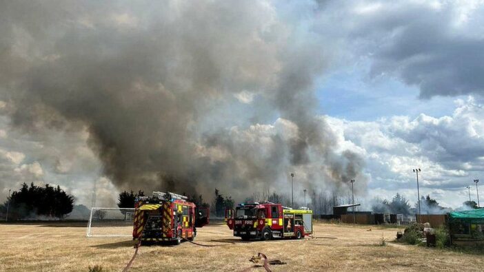 Tűz ütött ki Nagy-Britannia legnagyobb repülőtere mellett 5