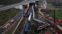 Szörnyű vonatbaleset, 2 vonat egymásnak rohant és frontálisan ütközött Görögországban – legalább 36 halott van eddig 2
