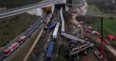 Szörnyű vonatbaleset, 2 vonat egymásnak rohant és frontálisan ütközött Görögországban – legalább 36 halott van eddig