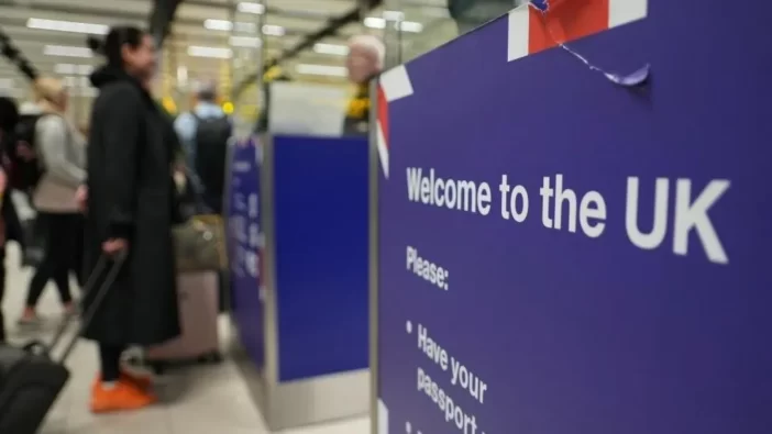Komoly változások jönnek a Nagy-Britanniába érkező bevándorlók számára – a brit kormány tegnapi nagy bejelentése 1