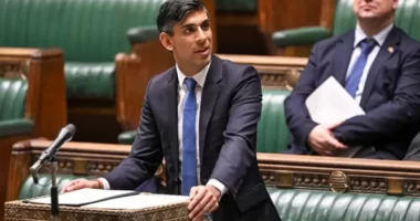 „A brit miniszterelnöknek távoznia kell méghozzá azonnal” – Sir Simon Clark