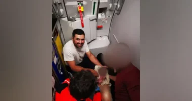 Extrém szituáció, szülést kellett levezényelni a Wizz Air egyik londoni járatán