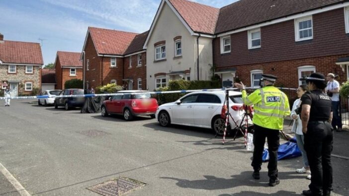 Megkéselte a szomszédját, majd az egyik kiérkező rendőrt számszeríjjal lőtte le egy férfi Angliában 3