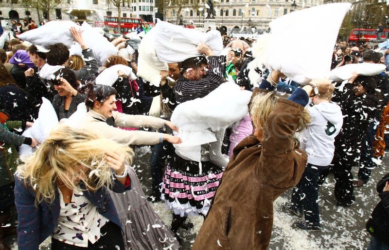 1333815843-national-pillow-fight-day-2012--trafalgar-square-united-kingdom_1146082