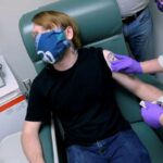 Rohamosan nő az emberek bizalmatlansága, egyre kevesebben akarják a koronavírus oltást