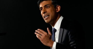 Hatalmas 4-5000 fontos költségnövekedés jöhet a hitellel rendelkezők tömegének Nagy-Britanniában