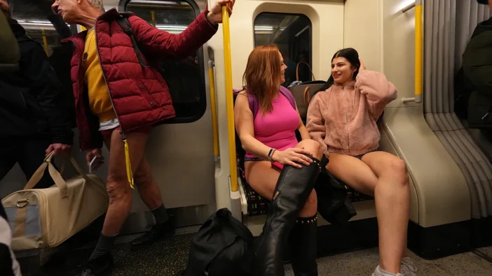 Ilyen volt a "nadrág nélkül metrózás napja" Angliában 2026-ban