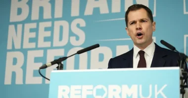 A Reform UK a külföldi állampolgároktól megvonná a támogatásokat - a letelepedett státuszos EU állampolgárokra is vonatkozna