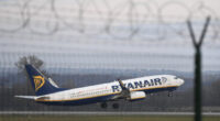 Újabb káosz a Ryanair egyik angliai járatán: annyira vállalhatatlanul részeg volt az egyik utas, hogy már az ülésre pisált 2