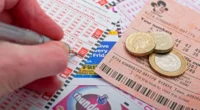 Elképesztő összeget, 181 millió fontot nyert valaki Nagy-Britanniában - mindenki nézze meg a szelvényeit