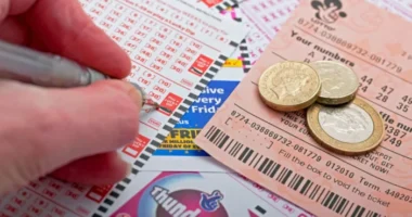 Elképesztő összeget, 181 millió fontot nyert valaki Nagy-Britanniában - mindenki nézze meg a szelvényeit