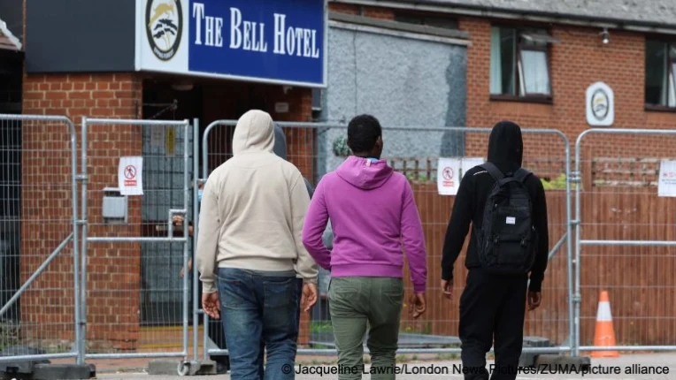 400 gyerek tűnt el migránshotelekből Nagy-Britanniában